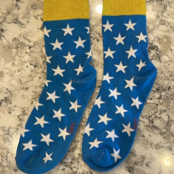 Caped Wonder Woman Socks - DC Comics - Picture 5 of 8